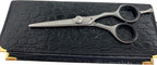 Kappersschaar Goede Kwaliteit Matzilver Rechts 5.5 inch met Stelschroef en Bewaaretui Leatherlook - afbeelding 5